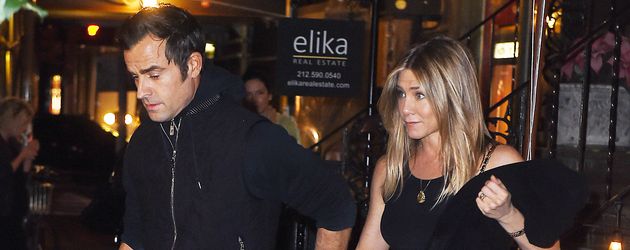 Justin Theroux und Jennifer Aniston verlassen ein Restaurant in New York Justin Theroux und Jennifer Aniston verlassen ein Restaurant in New York