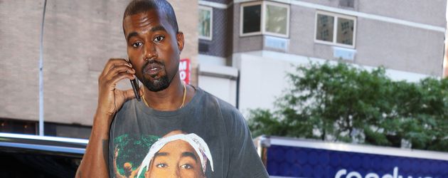 Kanye West mit North auf dem Weg zum Kino in New York Kanye West mit North auf dem Weg zum Kino in New York
