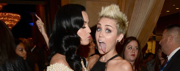Katy Perry und Miley Cyrus bei den Grammys 2013 Katy Perry und Miley Cyrus bei den Grammys 2013