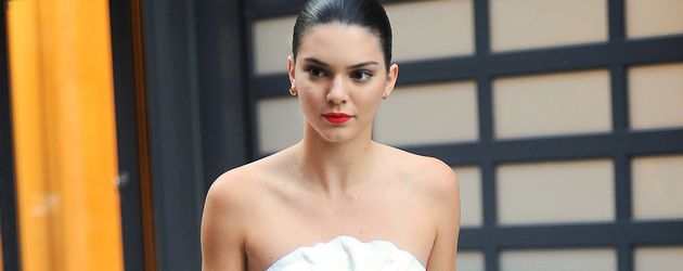 Kendall Jenner auf dem Weg zur Zac-Posen-Show bei der NYFW Kendall Jenner auf dem Weg zur Zac-Posen-Show bei der NYFW