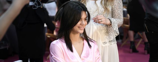 Kendall Jenner im Backstage-Bereich der "Victoria's Secret"-Show Kendall Jenner im Backstage-Bereich der "Victoria's Secret"-Show