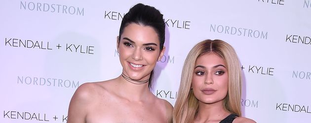 Kendall und Kylie Jenner bei der Vorstellung ihrer Kollektion Kendall und Kylie Jenner bei der Vorstellung ihrer Kollektion