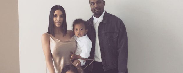 Kim Kardashian, North West, Saint West und Kanye West an Ostern 2017 Kim Kardashian, North West, Saint West und Kanye West an Ostern 2017