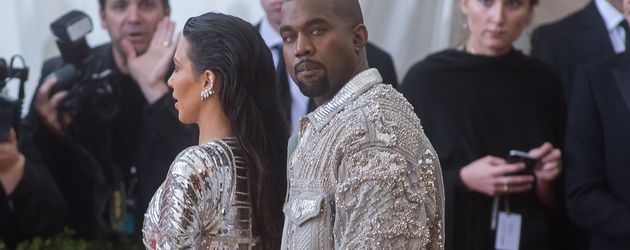 Kim Kardashian und Kanye West bei der Met-Gala in NYC Kim Kardashian und Kanye West bei der Met-Gala in NYC