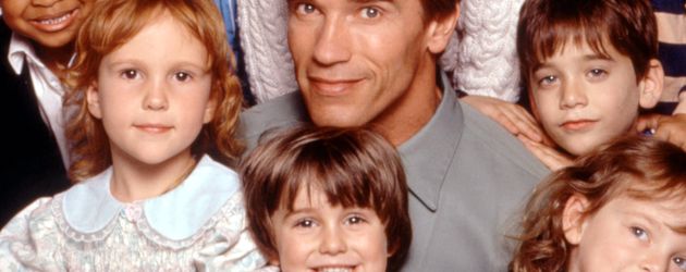 KINDERGARTEN COP: Arnold Schwarzenegger, Joseph/Christian Cousins, Miko Hughes , 1990 KINDERGARTEN COP: Arnold Schwarzenegger, Joseph/Christian Cousins, Miko Hughes , 1990