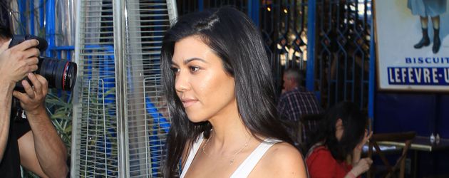 Kourtney Kardashian in West Hollywood bei den Dreharbeiten für "KUWTK" Kourtney Kardashian in West Hollywood bei den Dreharbeiten für "KUWTK"
