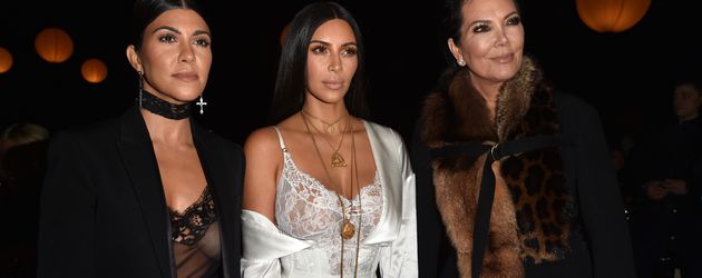 Kourtney Kardashian, Kim Kardashian und Kris Jenner vor dem Raubüberfall in Paris Kourtney Kardashian, Kim Kardashian und Kris Jenner vor dem Raubüberfall in Paris