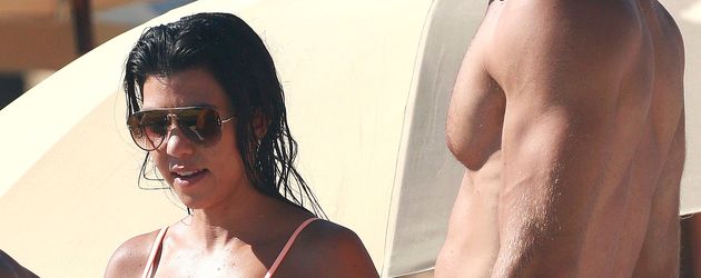 Kourtney Kardashian und Simon Huck in Miami Beach Kourtney Kardashian und Simon Huck in Miami Beach