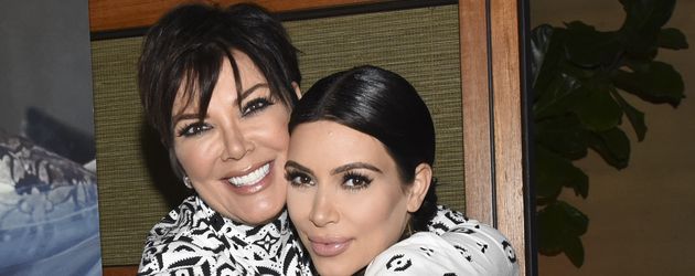 Kris Jenner und Kim Kardashian in Malibu 2015 Kris Jenner und Kim Kardashian in Malibu 2015