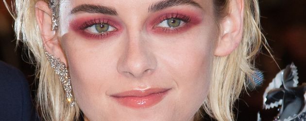Kristen Stewart bei Filmpremiere von "Personal Shopper" Kristen Stewart bei Filmpremiere von "Personal Shopper"