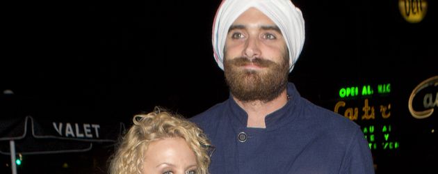 Kylie Minogue und Joshua Sasse Kylie Minogue und Joshua Sasse
