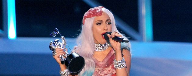 Lady GaGa im berühmten Fleisch-Kleid bei den MTV Video Music Awards 2010 Lady GaGa im berühmten Fleisch-Kleid bei den MTV Video Music Awards 2010