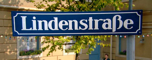 "Lindenstraße"-Schild "Lindenstraße"-Schild