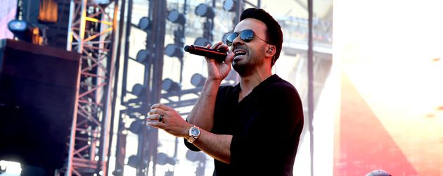Luis Fonsi bei einem Auftritt Luis Fonsi bei einem Auftritt