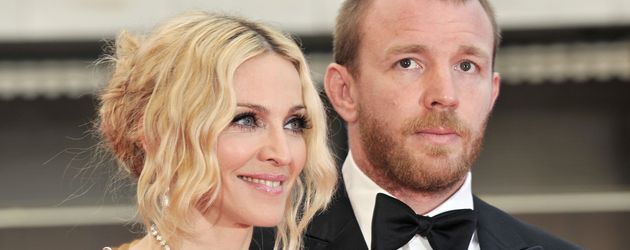 Madonna und Guy Ritchie im Jahr 2008 in Cannes Madonna und Guy Ritchie im Jahr 2008 in Cannes