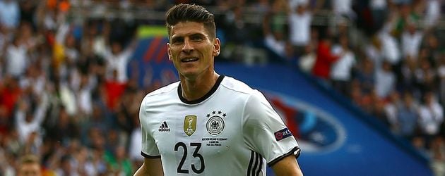 Mario Gomez beim Spiel Nordirland gegen Deutschland bei der Fussball-EM 2016 in Paris Mario Gomez beim Spiel Nordirland gegen Deutschland bei der Fussball-EM 2016 in Paris