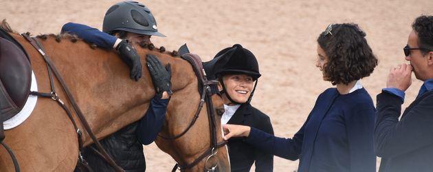 Mary-Kate Olsen und Olivier Sarkozy mit Freunden bei einem Reitturnier in den Hamptons Mary-Kate Olsen und Olivier Sarkozy mit Freunden bei einem Reitturnier in den Hamptons