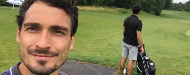 Fußball-Star Mats Hummels mit seinem Bruder beim Golf Fußball-Star Mats Hummels mit seinem Bruder beim Golf