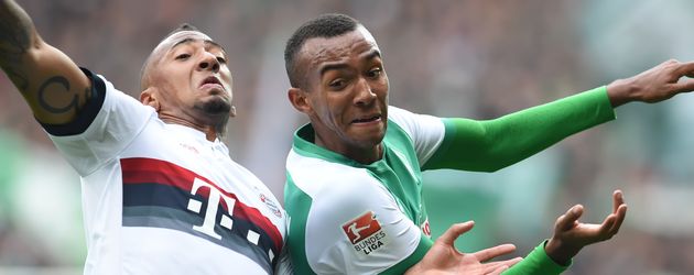Jérôme Boateng im Zweikampf gegen Melvyn Lorenzen beim Spiel Werder Bremen gegen Jérôme Boateng im Zweikampf gegen Melvyn Lorenzen beim Spiel Werder Bremen gegen