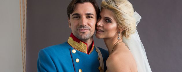 Felix Steiner und Micaela Schäfer bei einem Braut-Shooting Felix Steiner und Micaela Schäfer bei einem Braut-Shooting
