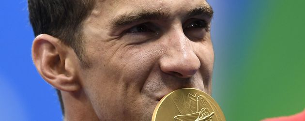 Michael Phelps nach dem 4x100m Freestyle Relay Finale während der Olympischen Spiele in Rio 2016 Michael Phelps nach dem 4x100m Freestyle Relay Finale während der Olympischen Spiele in Rio 2016