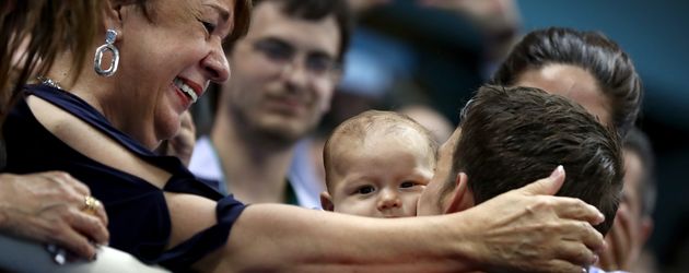 Michael Phelps mit seinem Sohn Boomer bei den Olympischen Spielen 2016 Michael Phelps mit seinem Sohn Boomer bei den Olympischen Spielen 2016