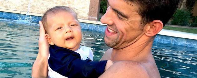 Michael Phelps und sein Sohn Boomer Michael Phelps und sein Sohn Boomer