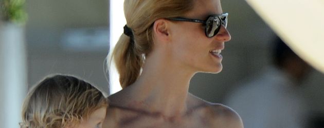 Michelle Hunziker mit Tochter Celeste in Forte dei Marmi Michelle Hunziker mit Tochter Celeste in Forte dei Marmi