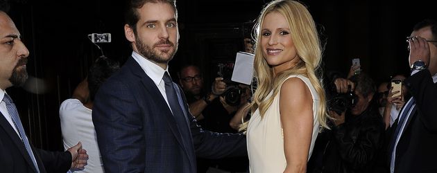 Michelle Hunziker und Tomaso Trussardi bei der Trussardi Modenschau in Mailand 2016 Michelle Hunziker und Tomaso Trussardi bei der Trussardi Modenschau in Mailand 2016