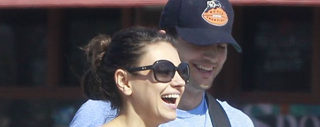 Mila Kunis, Ashton Kutcher & Tochter Wyatt beim Spaziergang Mila Kunis, Ashton Kutcher & Tochter Wyatt beim Spaziergang
