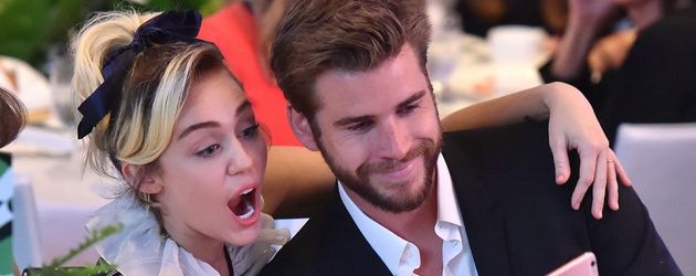 Miley Cyrus und Liam Hemsworth bei einem Event in Beverly Hills Miley Cyrus und Liam Hemsworth bei einem Event in Beverly Hills