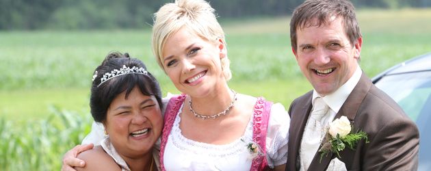 Narumol, Inka Bause und Bauer Josef bei der Hochzeit in Pittenhart Narumol, Inka Bause und Bauer Josef bei der Hochzeit in Pittenhart