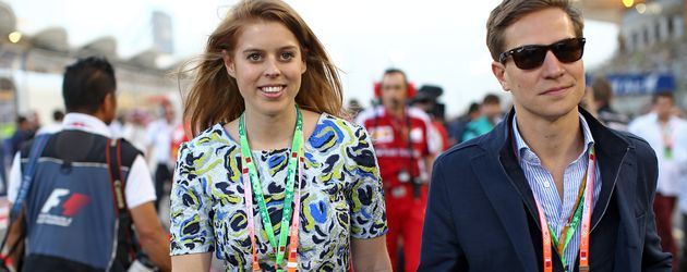 Prinzessin Beatrice und David Clark beim Formel-1-Rennen in Bahrain (2015) Prinzessin Beatrice und David Clark beim Formel-1-Rennen in Bahrain (2015)