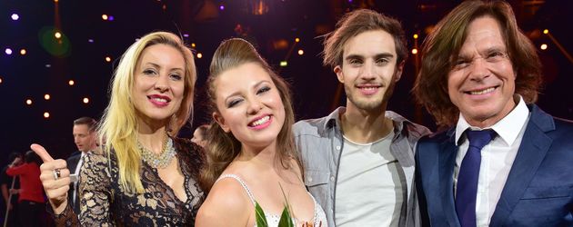 Ramona Drews, Joelina Drews, Marc Aurel Zeeb und Jürgen Drews bei "Stepping Out" 2015 in Köln Ramona Drews, Joelina Drews, Marc Aurel Zeeb und Jürgen Drews bei "Stepping Out" 2015 in Köln
