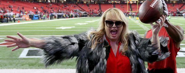 Rebel Wilson bei einem Football-Spiel in Atlanta, Georgia Rebel Wilson bei einem Football-Spiel in Atlanta, Georgia
