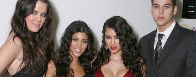 Rob Kardashian mit seinen Schwestern Khloe, Kourtney und Kim (v. l.) im Jahr 2007 Rob Kardashian mit seinen Schwestern Khloe, Kourtney und Kim (v. l.) im Jahr 2007