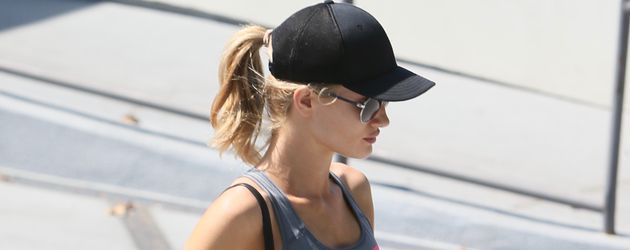 Rosie Huntington-Whiteley in Los Angeles Rosie Huntington-Whiteley in Los Angeles