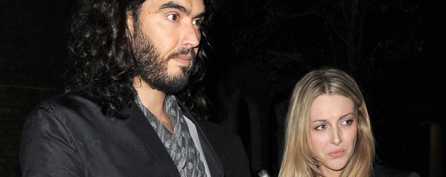 Russell Brand und Laura Gallacher auf der Straße Russell Brand und Laura Gallacher auf der Straße