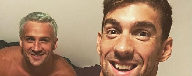 Die US-amerikanischen Schwimmer Ryan Lochte (hinten) & Michael Phelps (vorne) in Rio 2016 Die US-amerikanischen Schwimmer Ryan Lochte (hinten) & Michael Phelps (vorne) in Rio 2016
