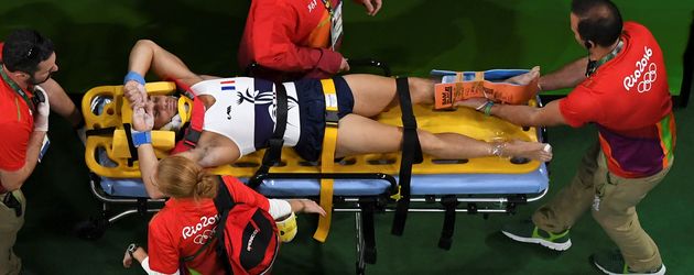 Samir Ait Said mit Sanitätern nach seinem Unfall bei Olympia 2016 Samir Ait Said mit Sanitätern nach seinem Unfall bei Olympia 2016