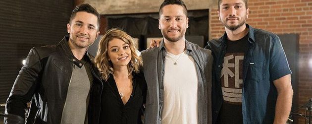 Sarah Hyland mit Boyce Avenue beim Musikvideo-Dreh zu "Closer" Sarah Hyland mit Boyce Avenue beim Musikvideo-Dreh zu "Closer"