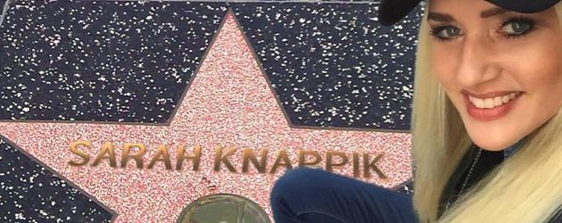 Sarah Knappik vor einem Fake-Stern auf dem "Walk of Fame" in Hollywood Sarah Knappik vor einem Fake-Stern auf dem "Walk of Fame" in Hollywood