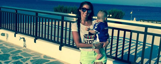 Sarah Lombardi mit Söhnchen Alessio im Urlaub auf Kreta Sarah Lombardi mit Söhnchen Alessio im Urlaub auf Kreta