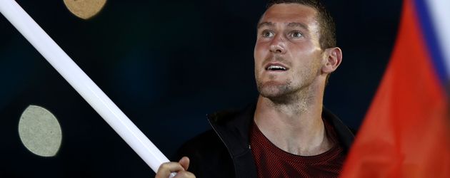SEbastian Brendel als Fahnenträger bei der Abschlussfeier der Olympischen Spiele in Rio 2016 SEbastian Brendel als Fahnenträger bei der Abschlussfeier der Olympischen Spiele in Rio 2016