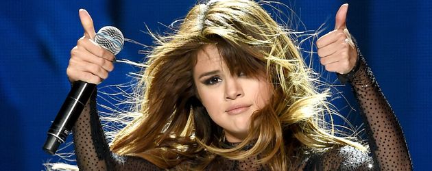 Selena Gomez bei einem Gig im Staples Center in Los Angeles Selena Gomez bei einem Gig im Staples Center in Los Angeles