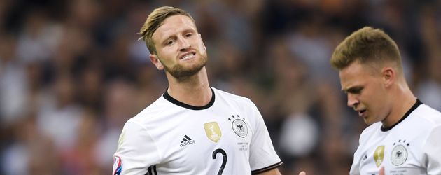 Shkodran Mustafi und Joshua Kimmich beim EM-Spiel gegen Frankreich Shkodran Mustafi und Joshua Kimmich beim EM-Spiel gegen Frankreich