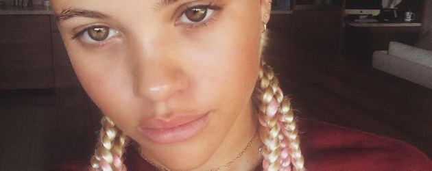 Sofia Richie mit geflochtenen Haaren Sofia Richie mit geflochtenen Haaren