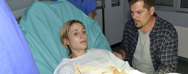 Sophie (Lea Marlen Woitack) und Leon (Daniel Fehlow) Sophie (Lea Marlen Woitack) und Leon (Daniel Fehlow)