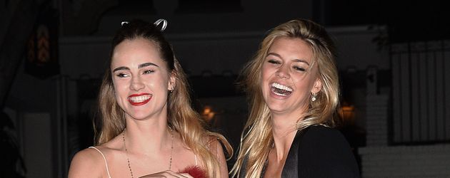 Kelly Rohrbach und Suki Waterhouse Kelly Rohrbach und Suki Waterhouse