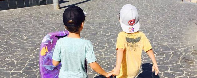 Susan Sideropoulos Kinder Liam Chaim und Joel Panagiotis Susan Sideropoulos Kinder Liam Chaim und Joel Panagiotis
